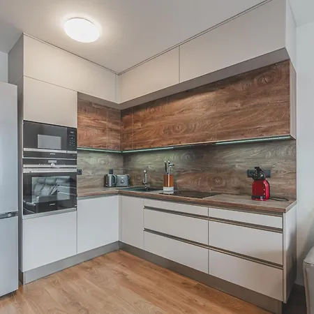 Luxusni Apartman U Petrofa S Vlastnim Parkovacim Mistem Градец-Кралове Экстерьер фото
