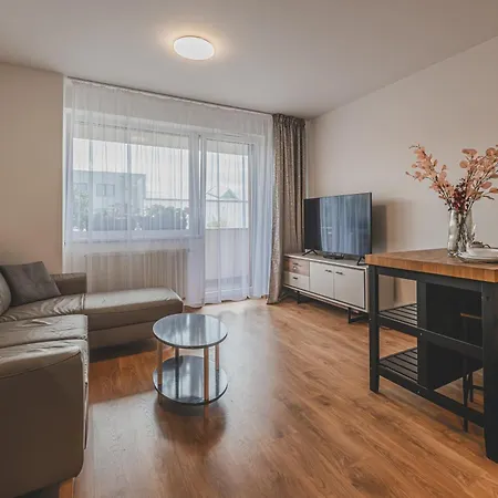 Luxusni Apartman U Petrofa S Vlastnim Parkovacim Mistem Градец-Кралове Экстерьер фото